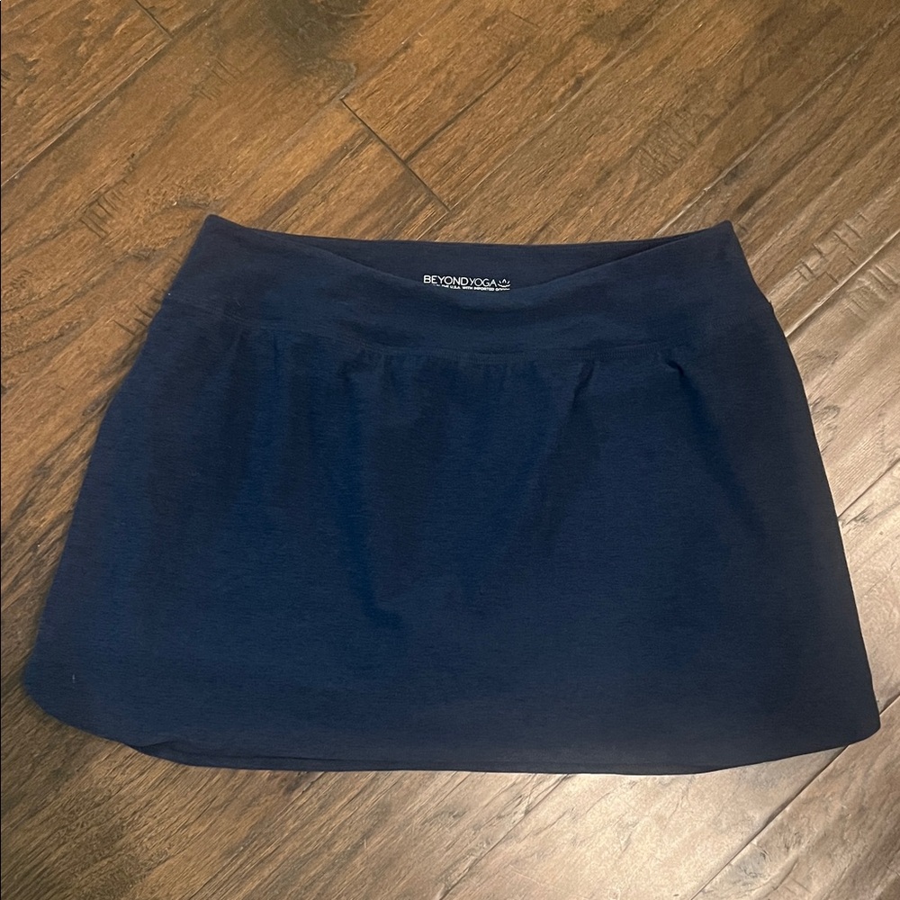 Beyond Yoga Women's Dark Blue Space Dye Movement skirt/skort EUC XL